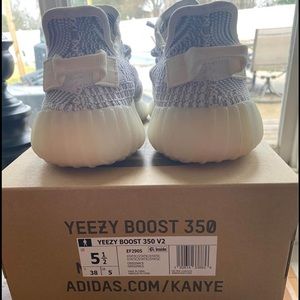 COPY - Yeezy Boost 350 V2, size 5 1/2, static